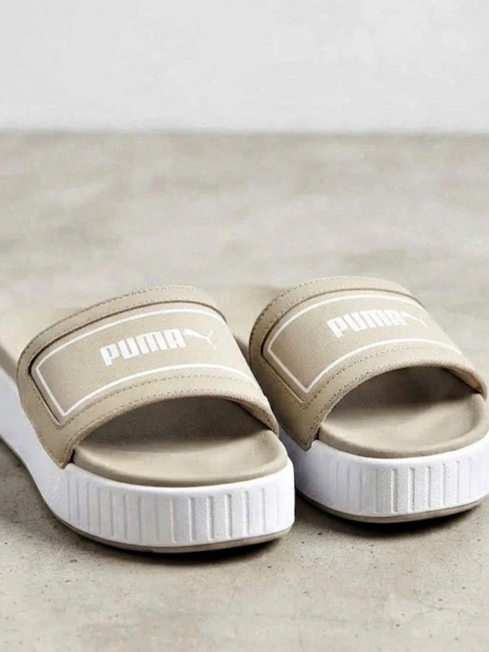 Puma Mayze Stack Injex Slide Platform Sandals Beige & White women’s size 10 NEW